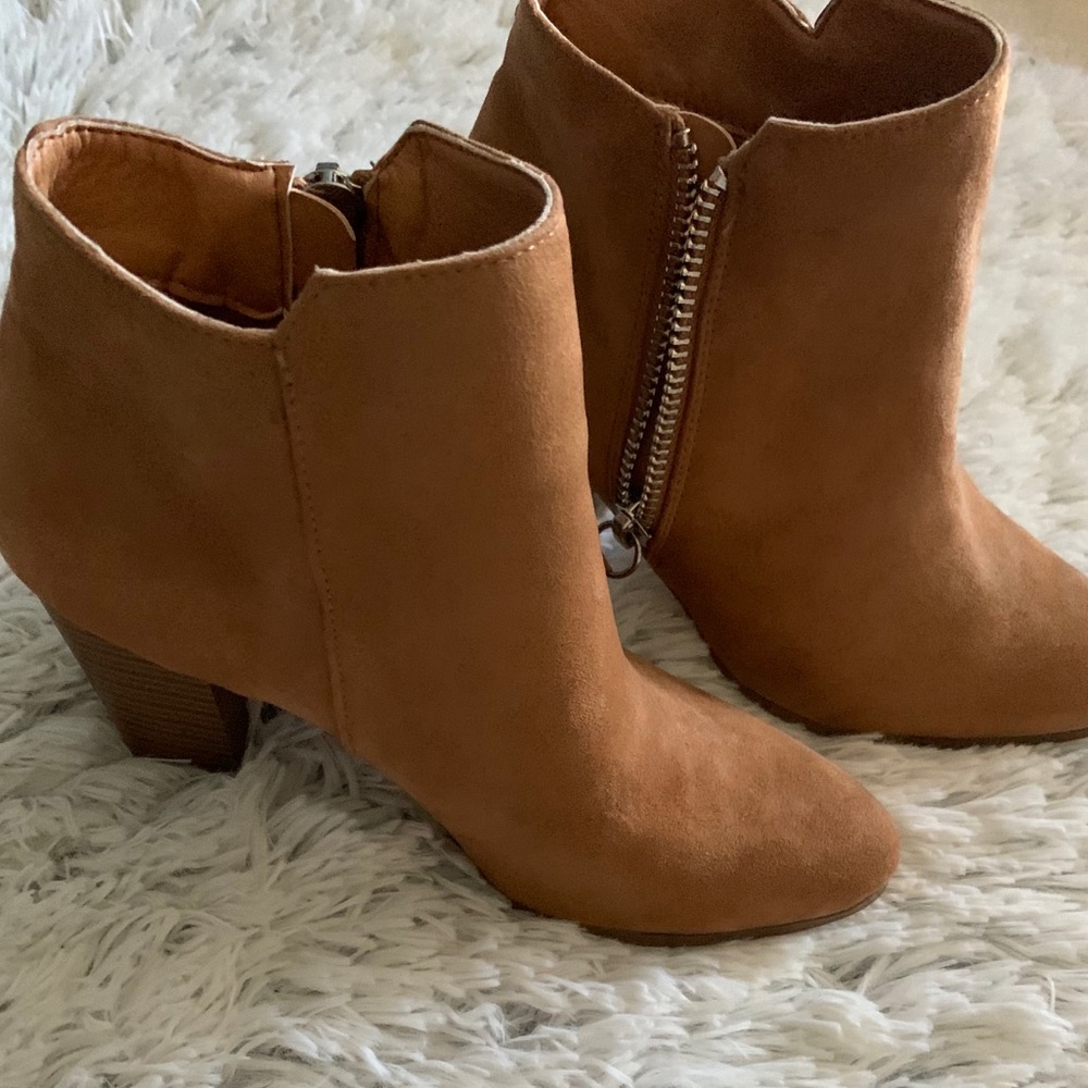 Just Fab — Chunky Heel Tan Booties